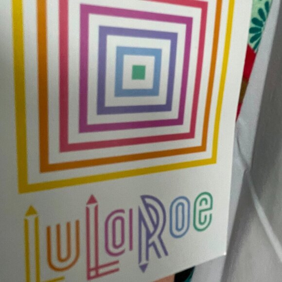 NWT LuLaRoe Classic T Geometric Print Women’s Large Short Sleeve Top Cherry Red - Picture 5 of 14